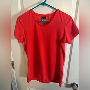 Nike Women's Vibrant Red Short Sleeve athletic wear T-shirt size large NWOT